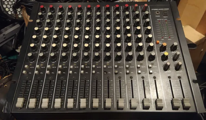 Mesa de Som 12 Canais XLR - Nenis