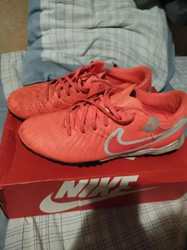 Chuteira Nike Tiempo 10 - Academy Society