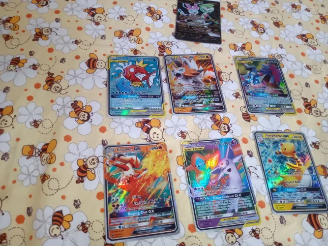 Vendo 7 cartas Pokémon brilhantes/GX. Usadas, em bom estado. Promoção: R$450 por R$350!