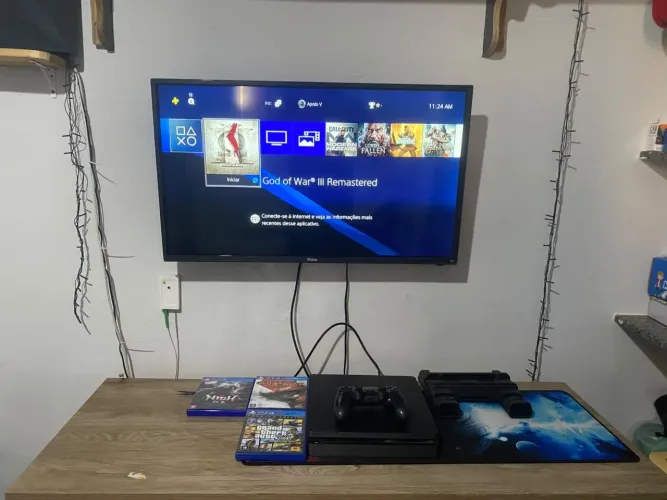 Vendo PlayStation 4 Slim com três jogos e um controle + suporte com cooler