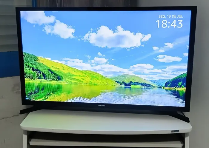 Televisão Samsung 32 " com problemas no som. Para peças.