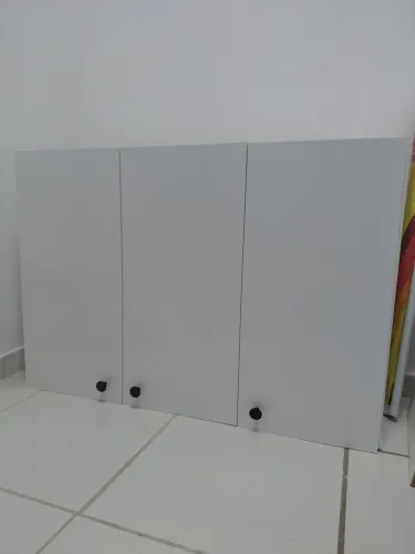 Armário 3 portas em MDP branco para parede