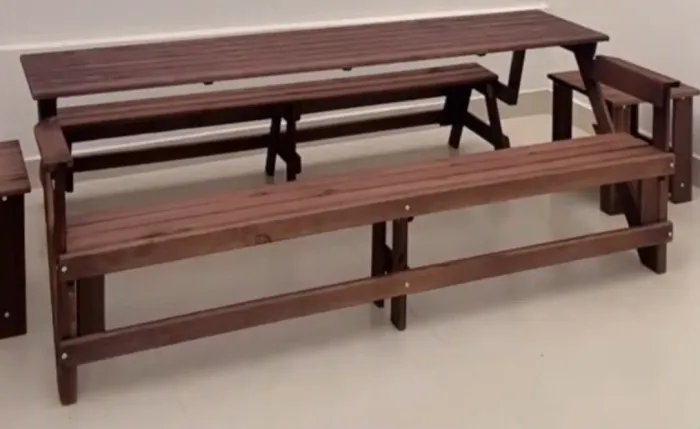 Mesa gourmet para 8 pessoas vira sofá