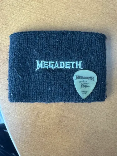 Palheta e Munhequeira Megadeth Teemu
