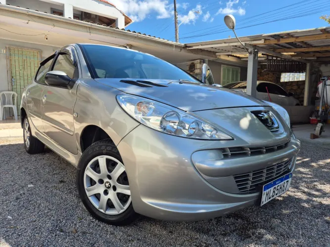 Peugeot 207 XR 1.4 Flex 8V 5P 2013