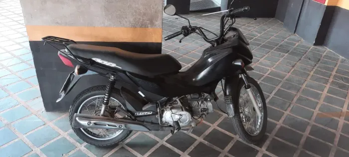 Vende-se pop 110, por motivos pessoais, moto muito boa. Pneu dianteiro maggion no cabelo.