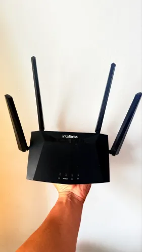 Roteador Dual Band Wifi W5 1200g Porta Gigabit 4 Antenas Intelbras Cor Preto