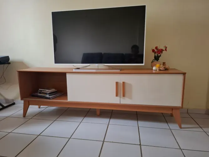 Rack para Tv Até 65 Polegadas 2 Portas com Puxador em Madeira Maciça Domus 180cm