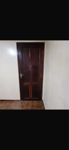 Vendo porta, janela, corrimão para escada, geladeira