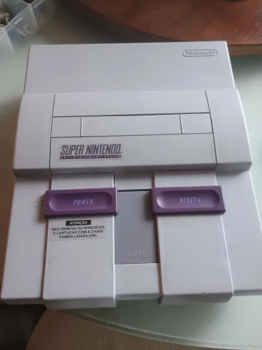 Super Nintendo com 2 controles originais e Super Mario World