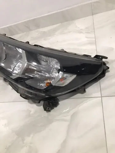 Farol original da Hilux 2021 lado Esquerdo - Sem led, em excelente estado.