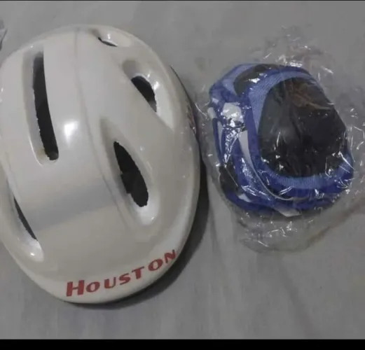 Kit de segurança infantil com 7 peças ( capacete,  munhequeira. joelheira e cutuvulereira)