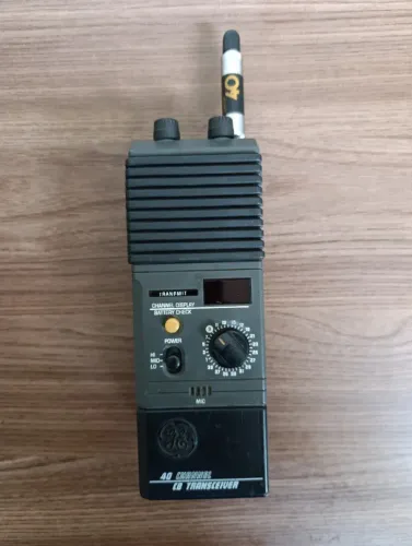 Rádio transceptor portátil de faixa cidadão (PX) da marca General Electric (GE)
