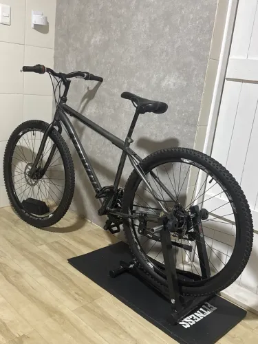 Vendo bike 500 reais . Só precisa trocar as partículas de freio traseiro