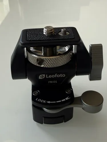 Suporte Profissional Leofoto FM-01 para Monitor de Câmera