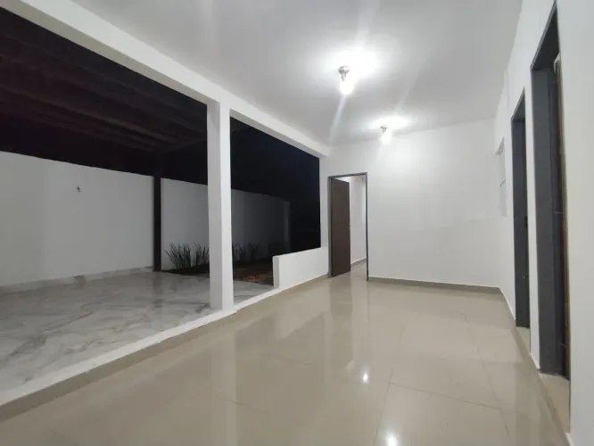 CASA 4 QUARTOS - VILA PLANALTO - PLANO PILOTO - 2 KM DO CONGRESSO NACIONAL