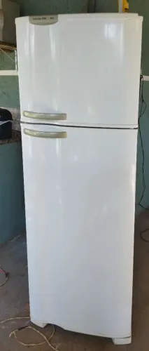 Vende-se Geladeira Electrolux Frost Free DF38