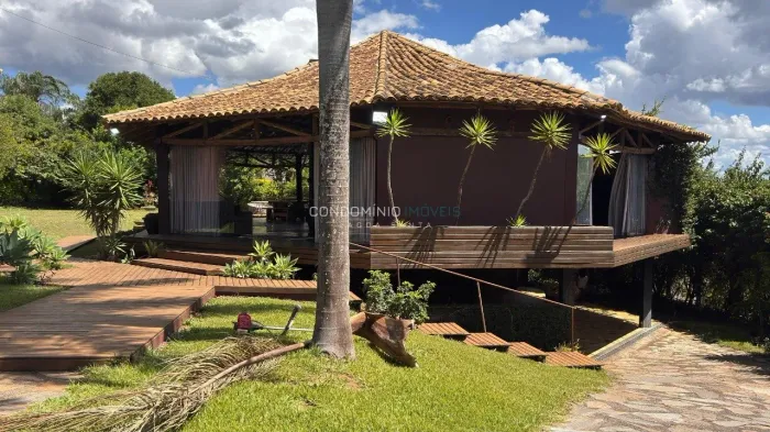 Casa Exclusiva à Venda - Condomínio Bougainville