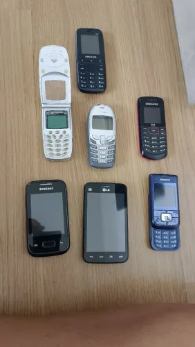 Lote de celulares de época