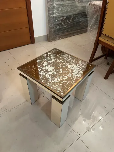 Mesa de canto quadrada vidro espelhado e fórmica