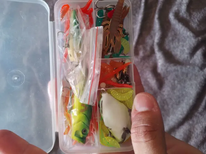 Kit de iscas artificiais de pesca troco em outro material de pescar do meu interesse 