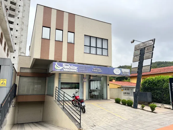 Sala comercial com 47 m² e 01 banheiro