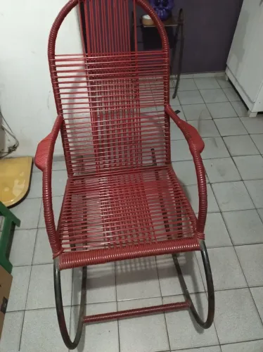 Cadeira de balanço de macarrão