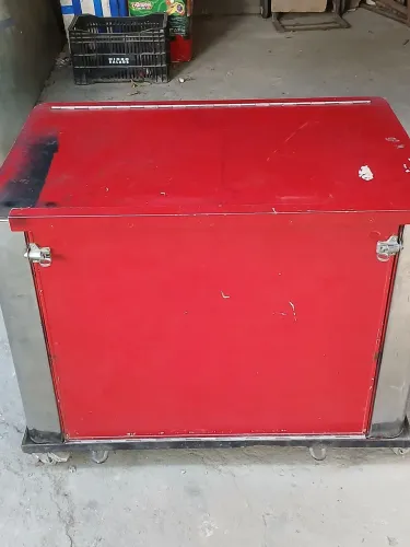 Caixa tipo baú para venda de doces,salgados ou artesanato. VENDA URGENTE !!!