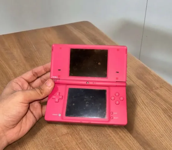 Nintendo DSi Para Peças E Conserto + Carregador + Jogo Bolt