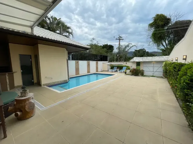 Barra da Tijuca - Oportunidade - menor preço do condomínio Rio Mar. Casa estilo brezinski.