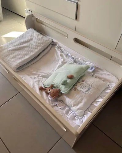 Caminha infantil feita com marceneiro