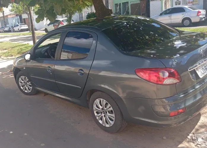Peugeot 207 Sedan Passion XR 1.4 Flex 8V 4P 2012