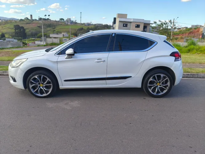 Citroen DS4 1.6 Turbo 16V 5P Aut. 2014
