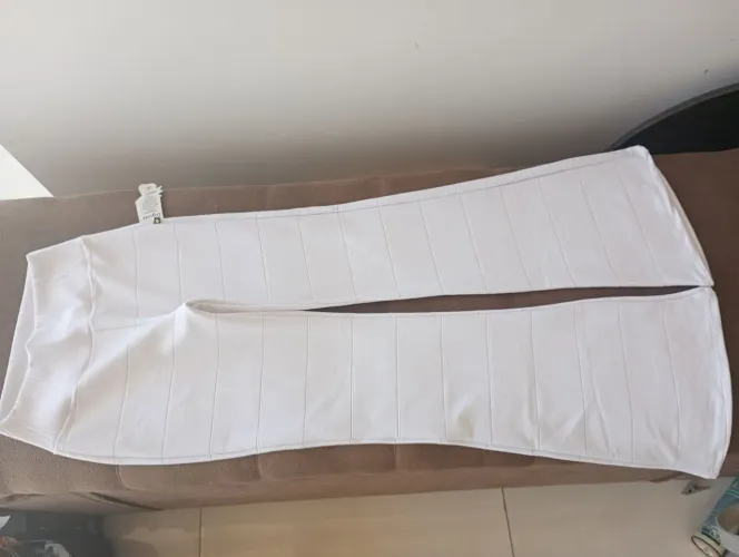 Calça de feminina. Veste 36/38. Nova.
