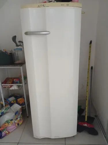 Geladeira toda boa pra vender logo!