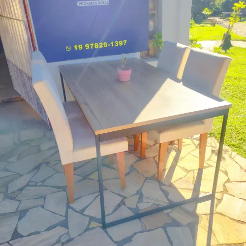MESA DE JANTAR COM 4 CADEIRAS