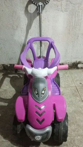 Vende-se carrinho de passeio, poucos meses de uso e não tem nenhum defeito!