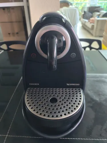Cafeteira Nespresso Essenza Original - Preta - 110V