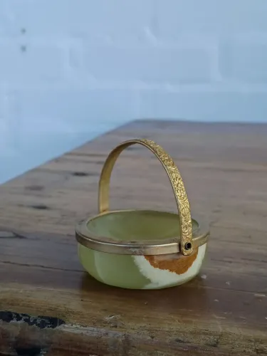 cestinha em Onix verde e latão decoração vintage miniatura bibelô antigo Antiquario arte