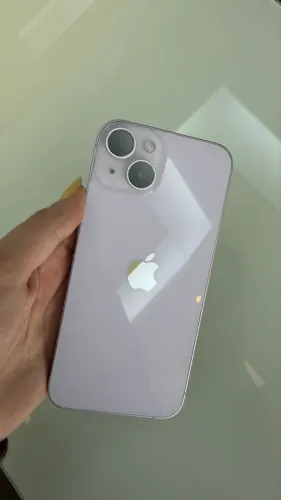iPhone 14 lilás