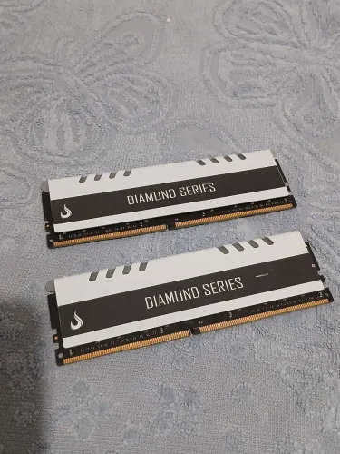 Memória RAM Rise Mode Diamond RGB 32GB (2x16GB) DDR4 3200MHz