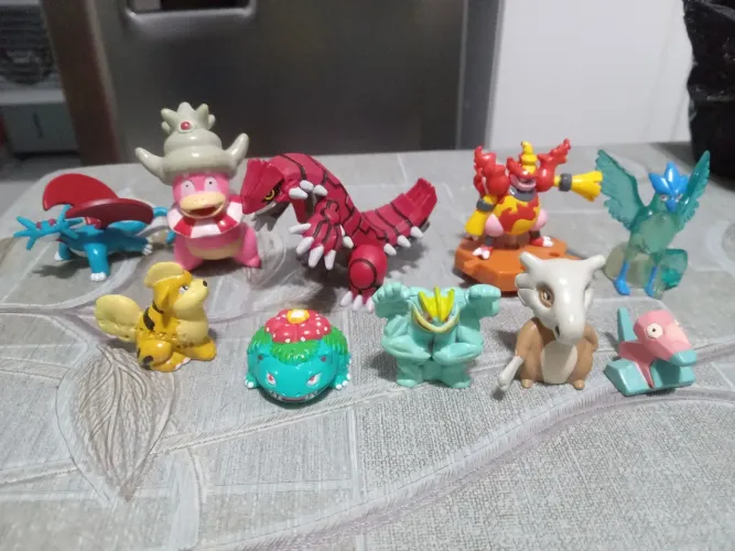 Lote de 10 bonecos reservados Pokémon