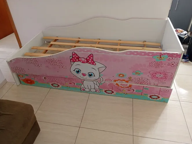 Vende-se cama infantil feminina + cama auxiliarr