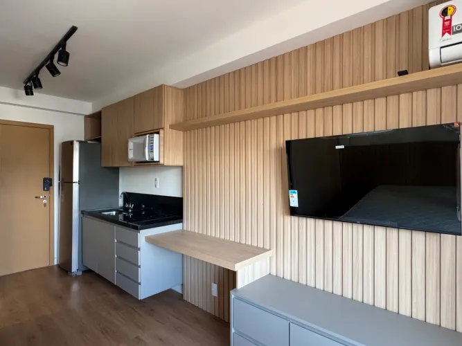 Studio mobiliado e planejado em frente ao Colégio Fernando Lobo para locação