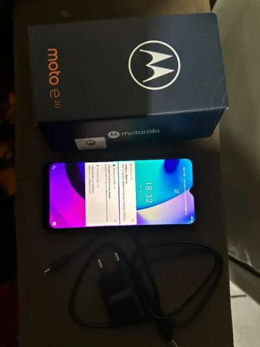 Celular moto e 20