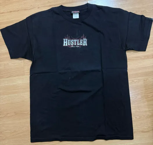 Camiseta Hustler Vintage Preta - Estampa Dupla - Tam. L