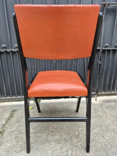 Cadeira anos 60. Totalmente original. 