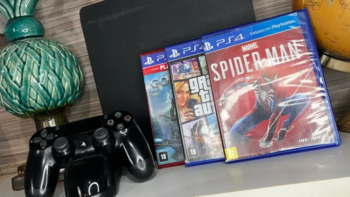 Playstation 4 (Acompanha 3 jogos)