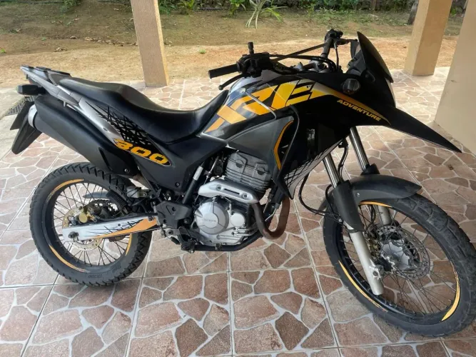 Honda XRE 300 Adventure 2018 ABS - Emplacada e Quitada