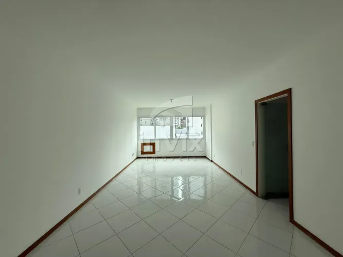 Planta com 130m², 3 quartos no miolo da Praia do Canto